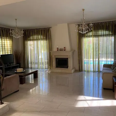 Villa 28 *